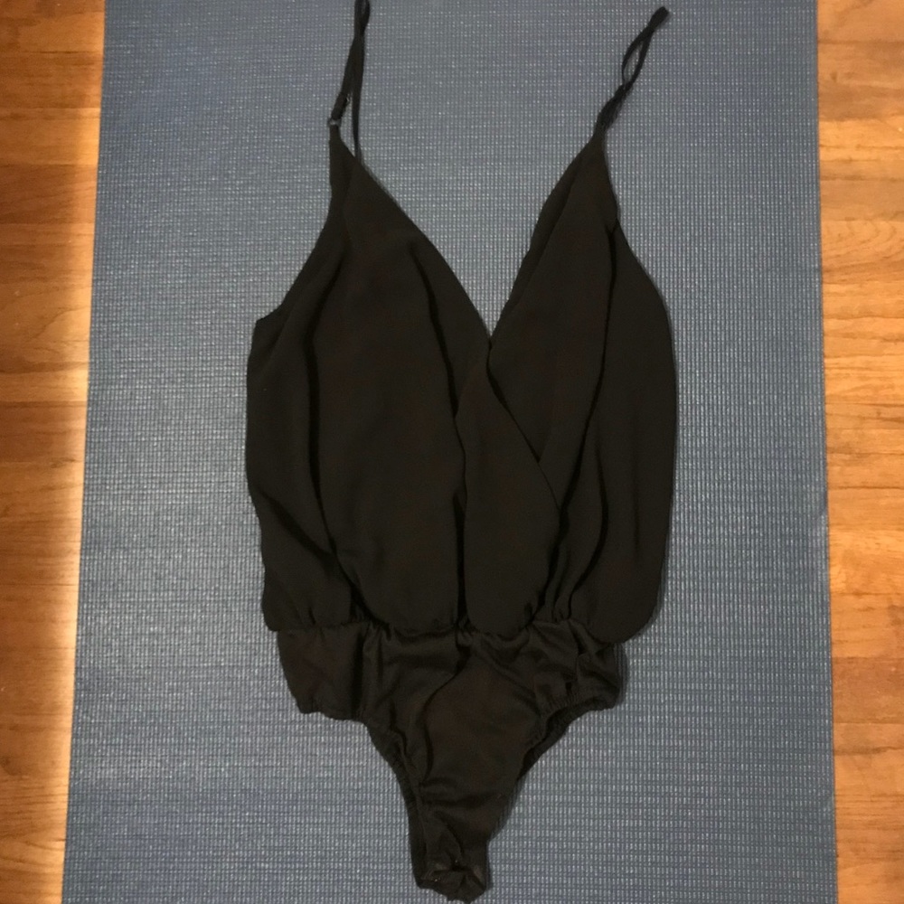 Tobi V plunge body suit Size M